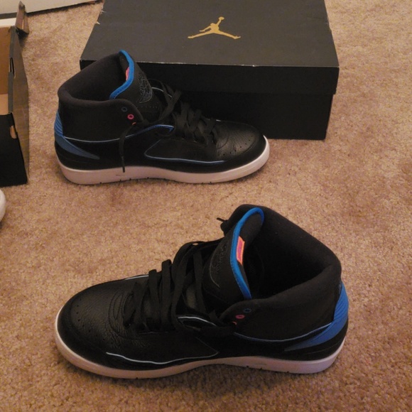 Jordan 2, mens size 10 - Picture 1 of 3